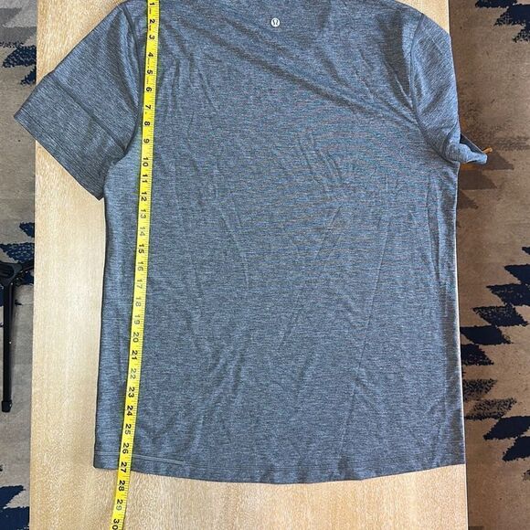 Lululemon performance tee - Picture 7 of 8
